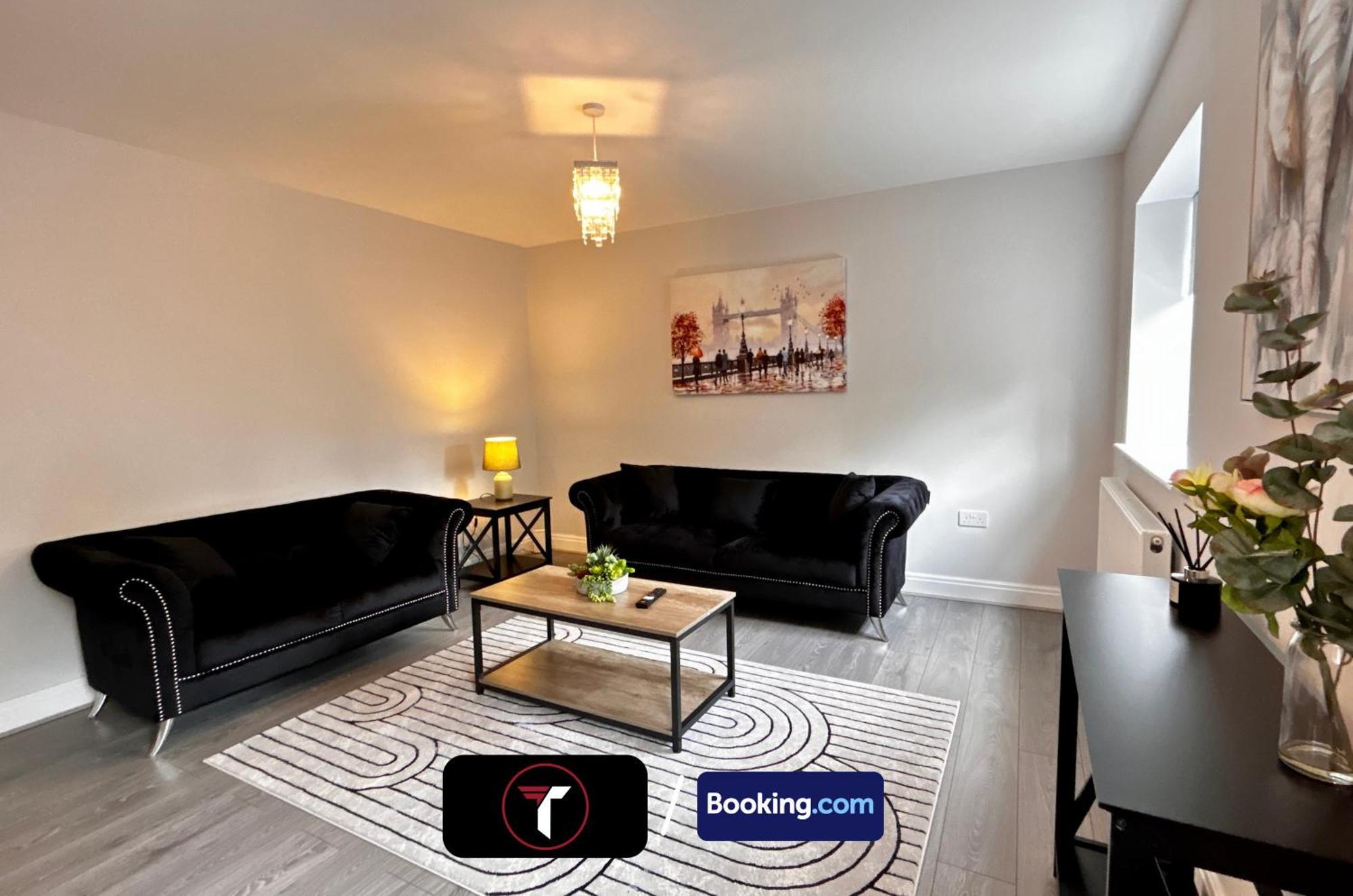 Spacious 4 Bedroom By Tara Stays Short Lets & Serviced Accommodation Aldershot With Free Wifi & Garden Dış mekan fotoğraf