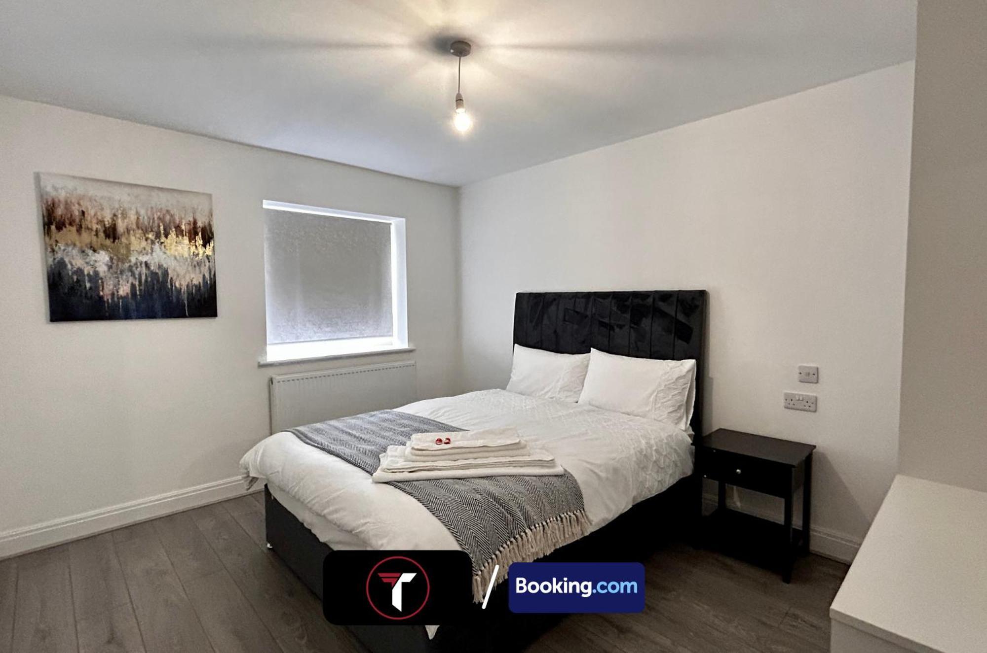 Spacious 4 Bedroom By Tara Stays Short Lets & Serviced Accommodation Aldershot With Free Wifi & Garden Dış mekan fotoğraf