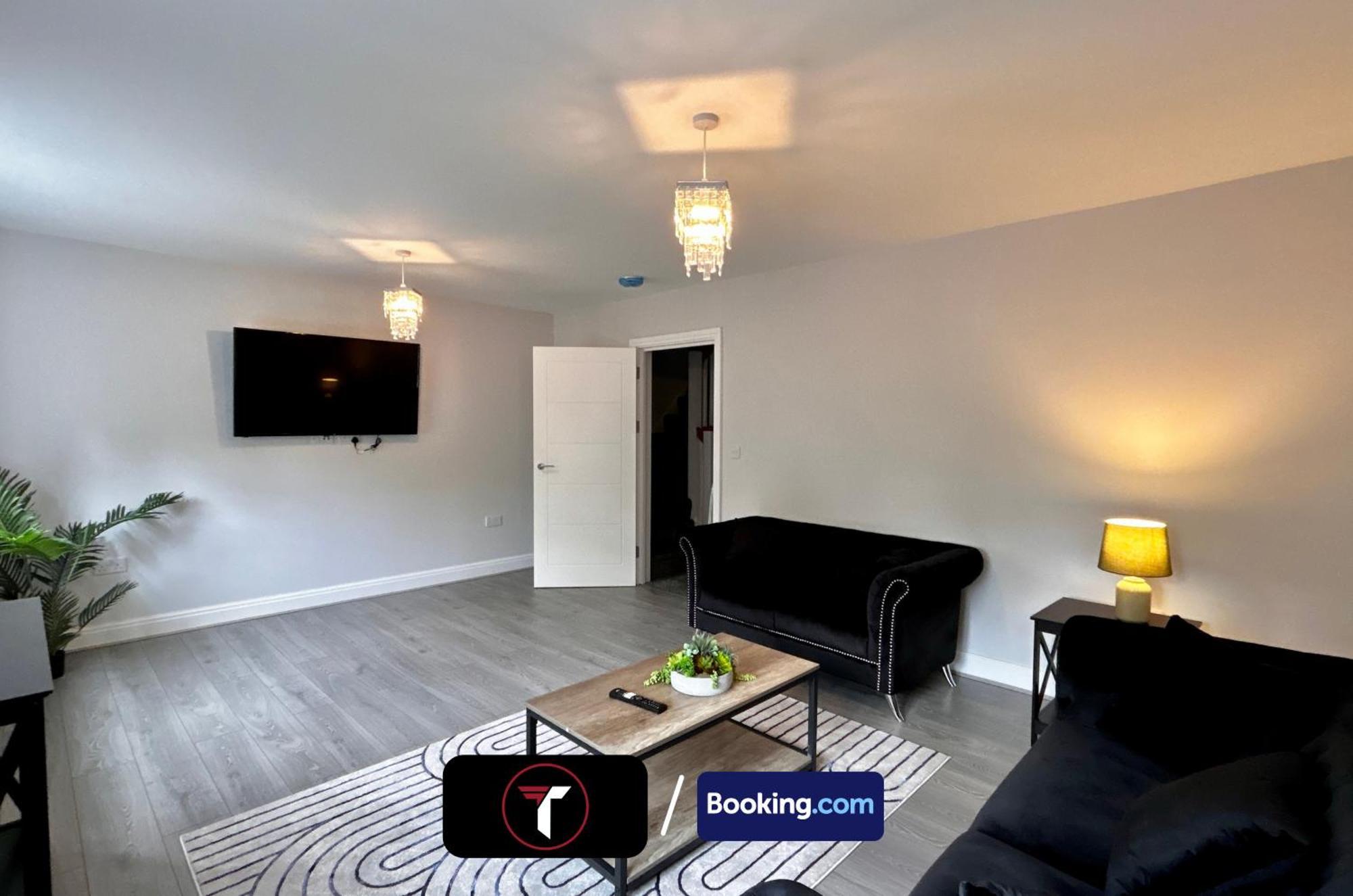 Spacious 4 Bedroom By Tara Stays Short Lets & Serviced Accommodation Aldershot With Free Wifi & Garden Dış mekan fotoğraf