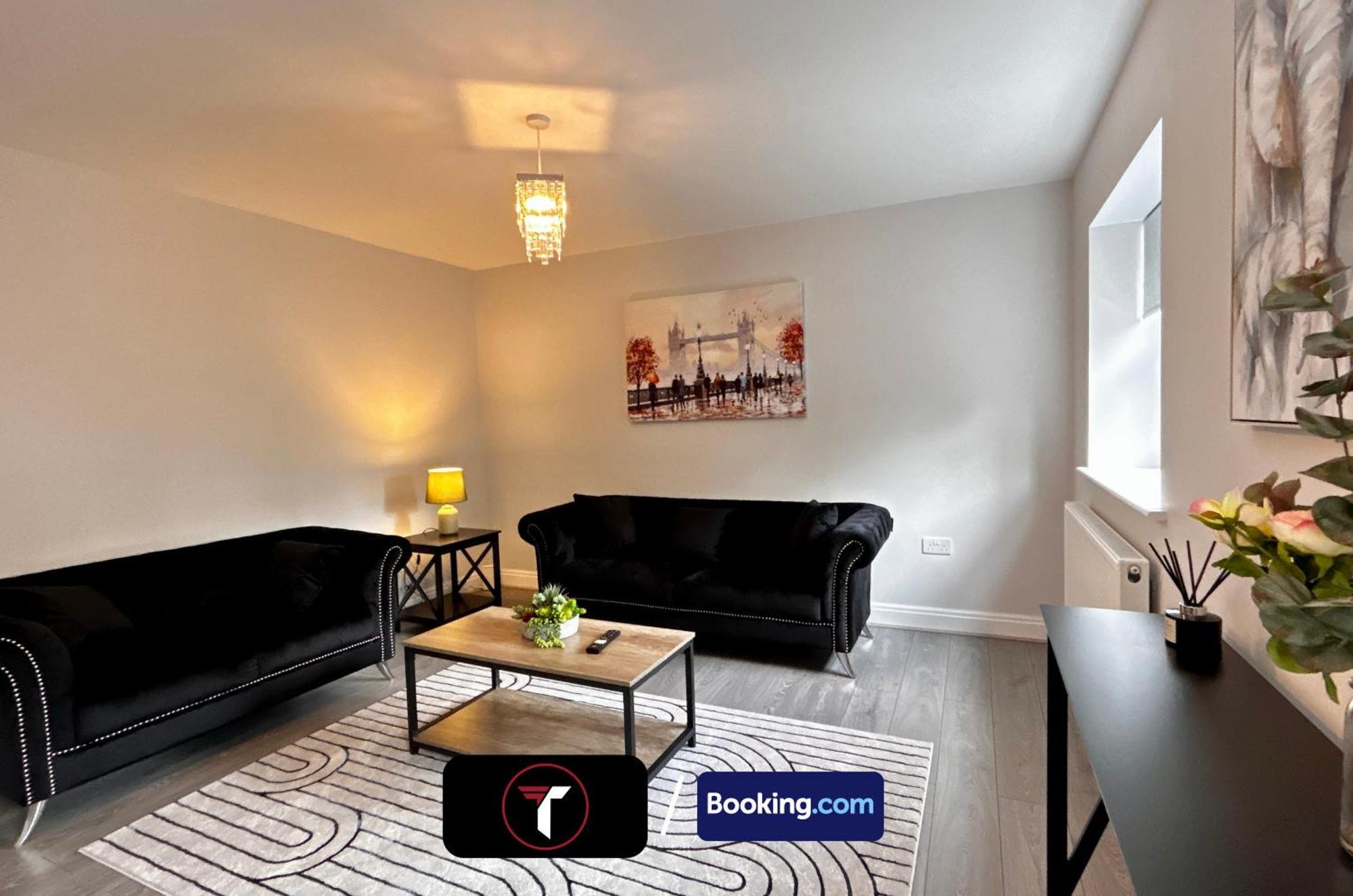 Spacious 4 Bedroom By Tara Stays Short Lets & Serviced Accommodation Aldershot With Free Wifi & Garden Dış mekan fotoğraf