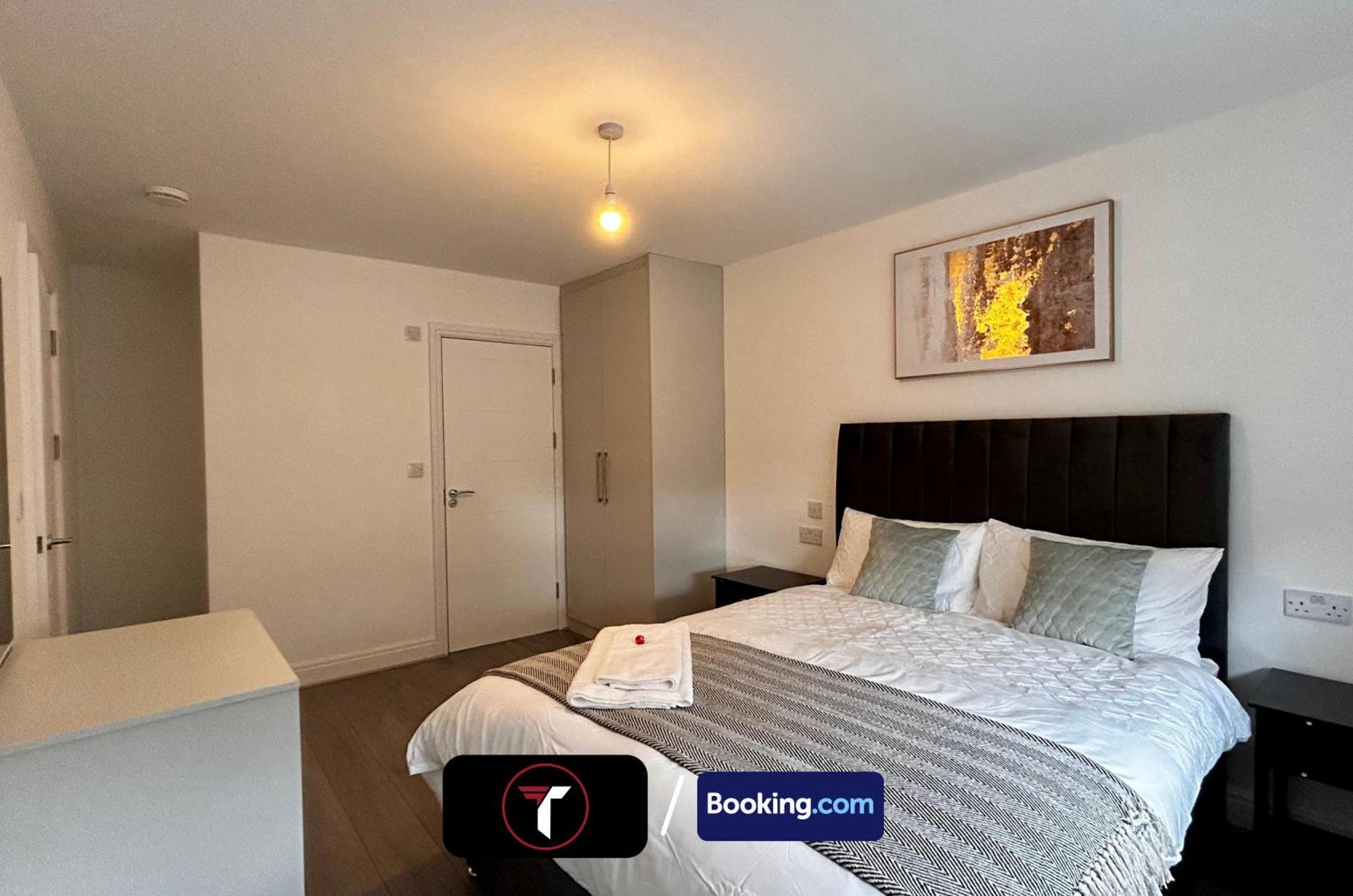 Spacious 4 Bedroom By Tara Stays Short Lets & Serviced Accommodation Aldershot With Free Wifi & Garden Dış mekan fotoğraf