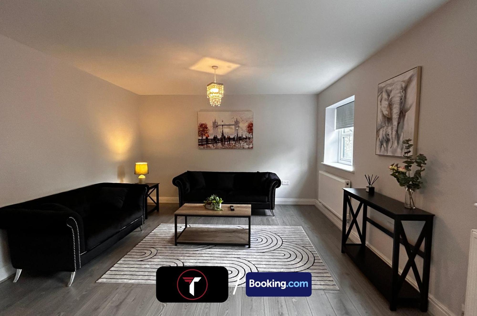 Spacious 4 Bedroom By Tara Stays Short Lets & Serviced Accommodation Aldershot With Free Wifi & Garden Dış mekan fotoğraf