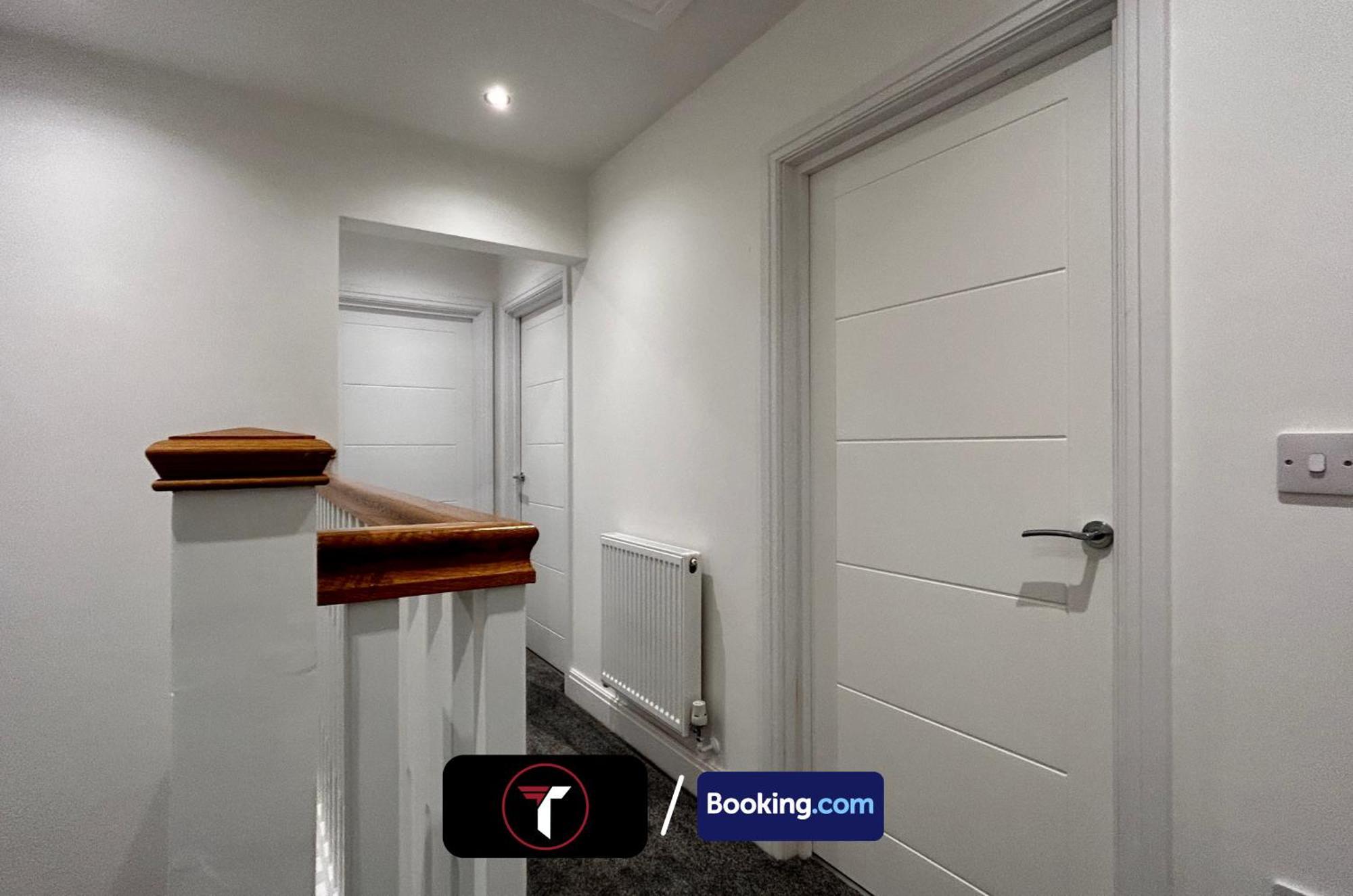 Spacious 4 Bedroom By Tara Stays Short Lets & Serviced Accommodation Aldershot With Free Wifi & Garden Dış mekan fotoğraf